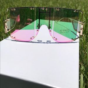 NWT- pink metal sunglasses